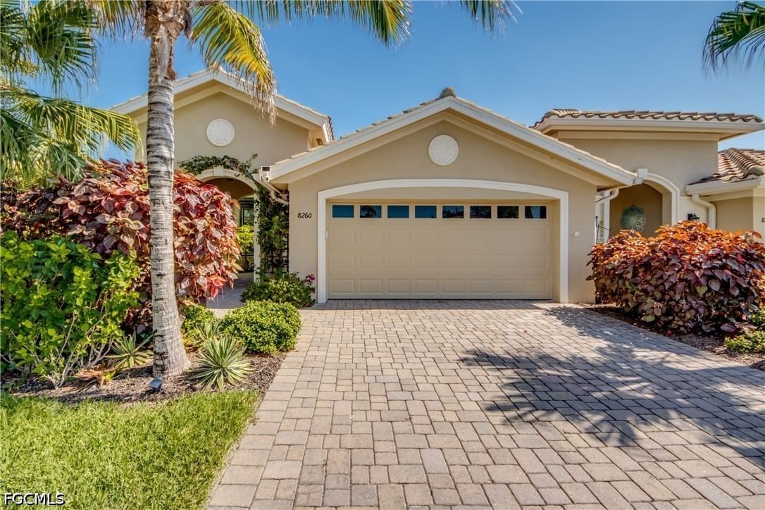 8260 Venetian Pointe Drive, Fort Myers, FL 33908 photo 2