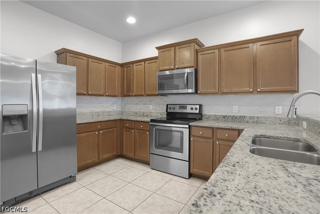 820 SW 9th Avenue, Cape Coral, FL 33991 photo 2
