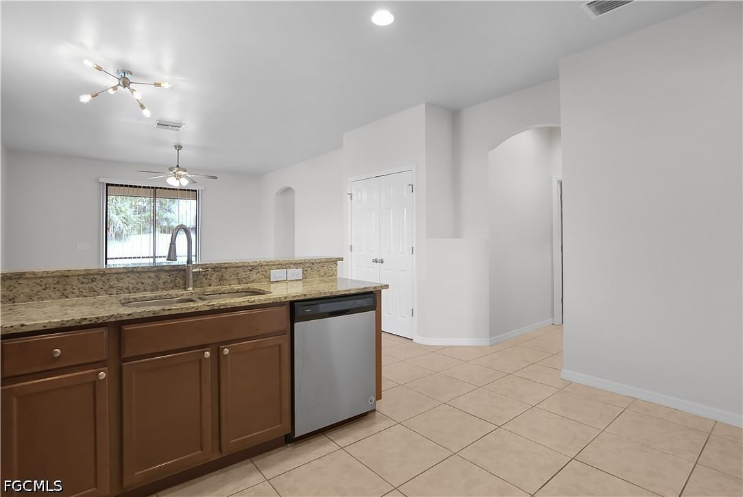 820 SW 9th Avenue, Cape Coral, FL 33991 photo 4