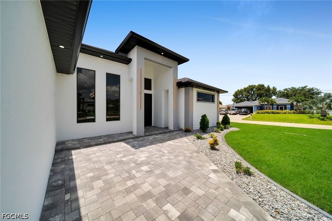 853 SW 15th Avenue, Cape Coral, FL 33991 photo 3
