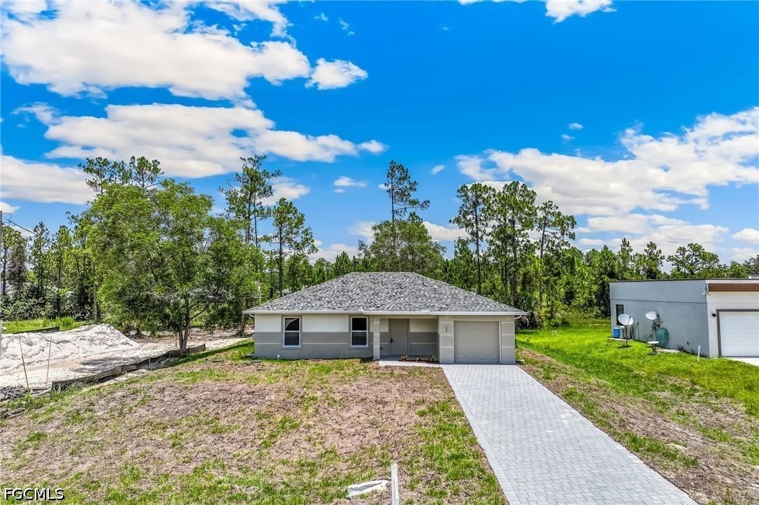 134 Greenbriar Boulevard, Lehigh Acres, FL 33972 photo 2