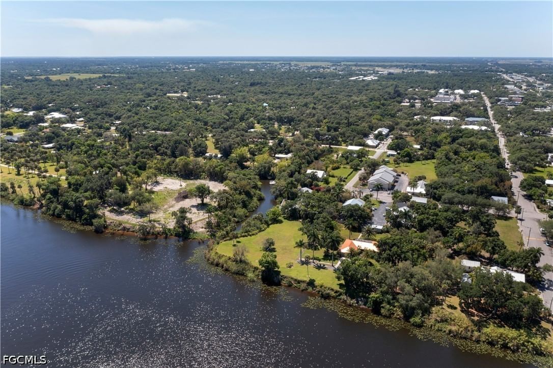 233 De Soto Avenue, Labelle, FL 33935 photo 2