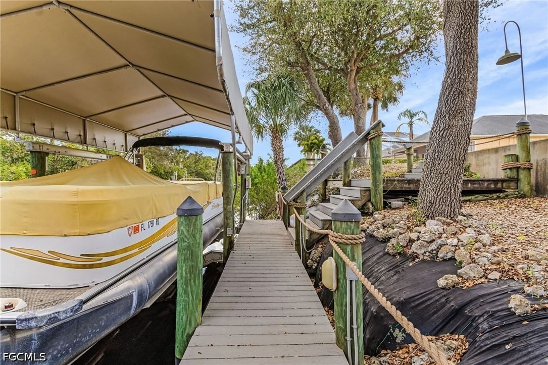 9262 Palm Island Circle, North Fort Myers, FL 33903 photo 5