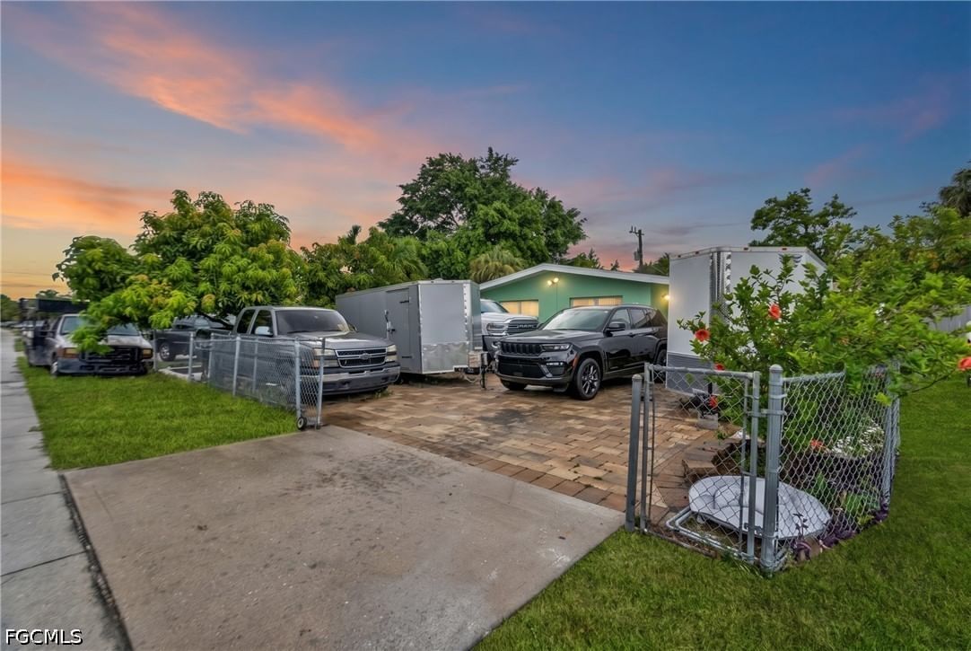1847 Maple Drive, Fort Myers, FL 33907 photo 2