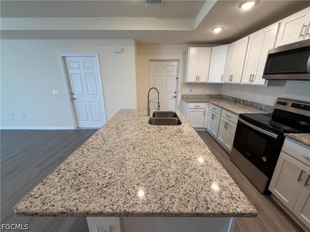 557 Oakshire Lane, Lehigh Acres, FL 33972 photo 5