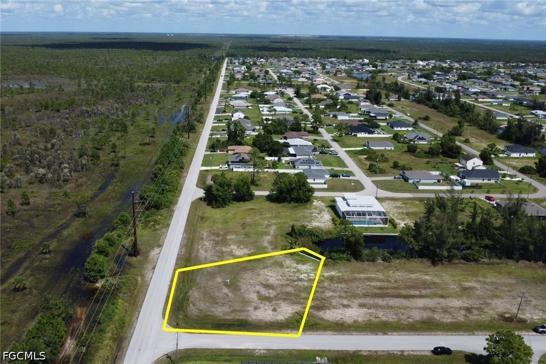 801 NE 38th Terrace, Cape Coral, FL 33909 photo 2