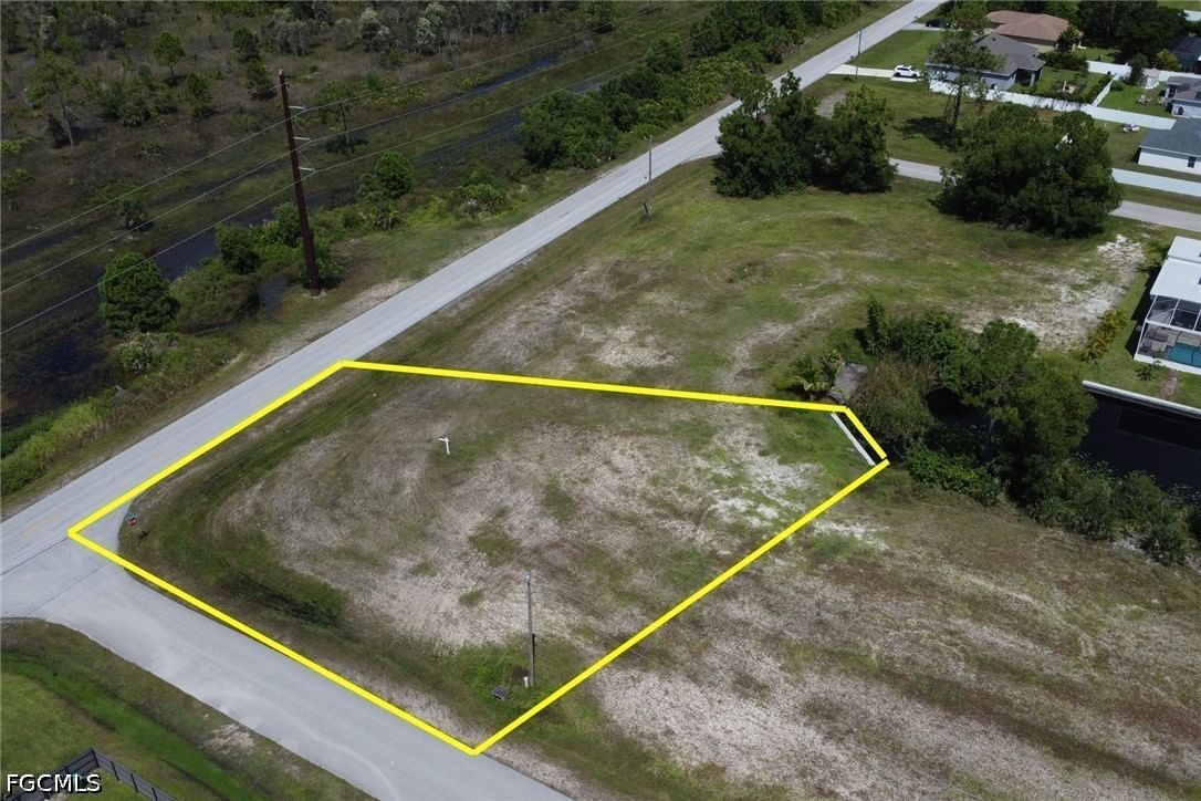 801 NE 38th Terrace, Cape Coral, FL 33909 photo 4