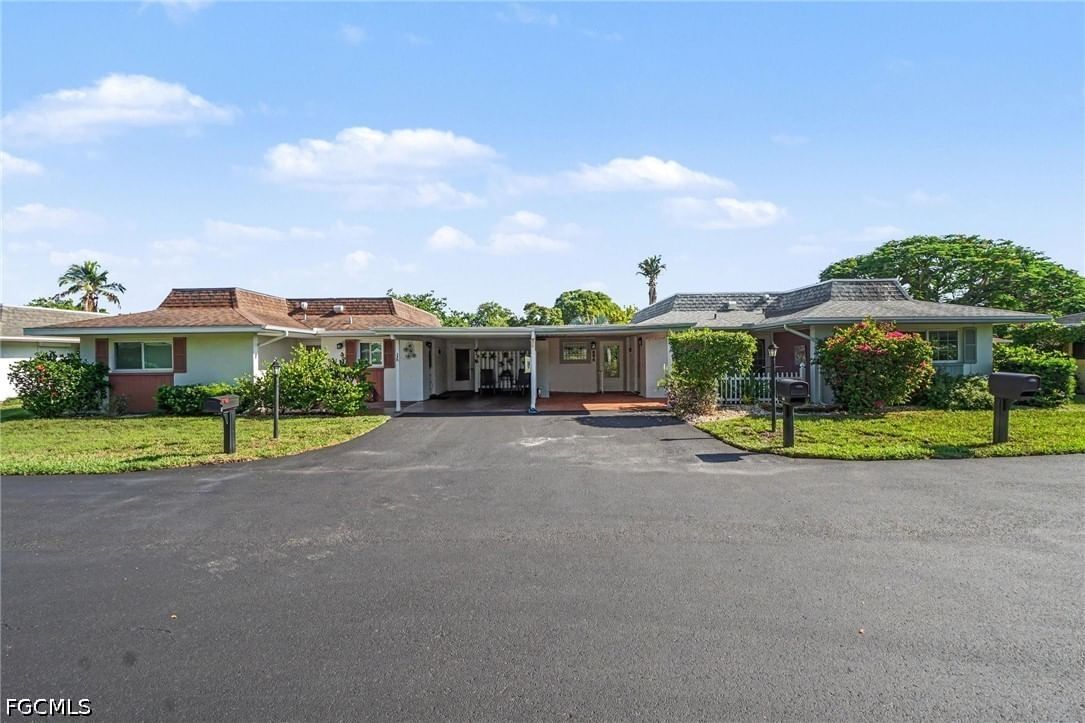 856 Pangola Drive, North Fort Myers, FL 33903 photo 2