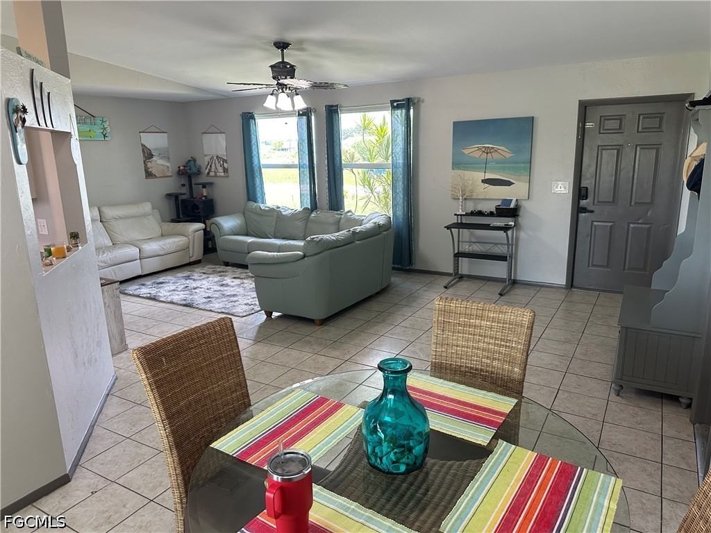 2124 NE 7th Place, Cape Coral, FL 33909 photo 2