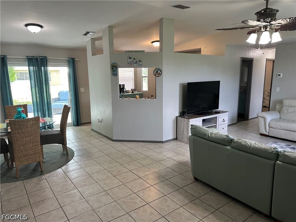 2124 NE 7th Place, Cape Coral, FL 33909 photo 3
