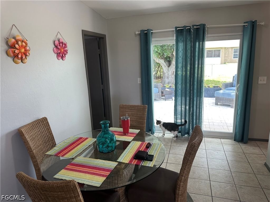 2124 NE 7th Place, Cape Coral, FL 33909 photo 4