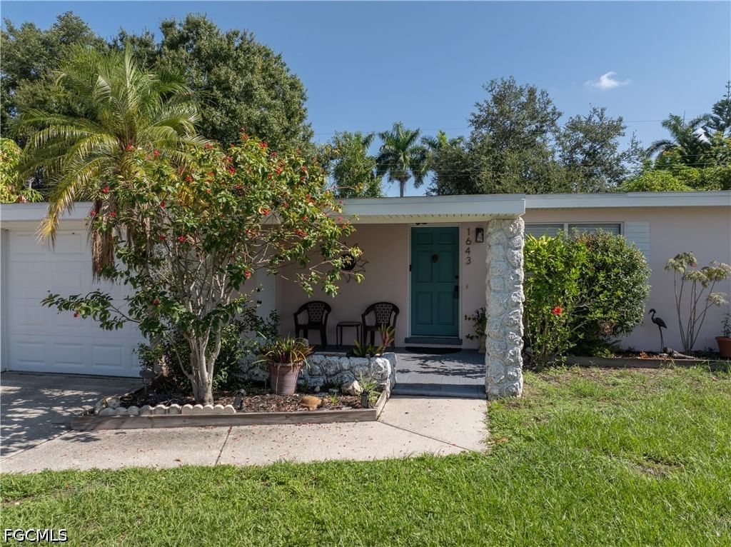1643 Ricardo Avenue, Fort Myers, FL 33901 photo 2