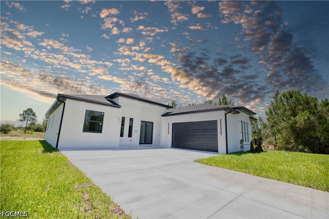 906 Greenwood Avenue W, Lehigh Acres, FL 33972 photo 2
