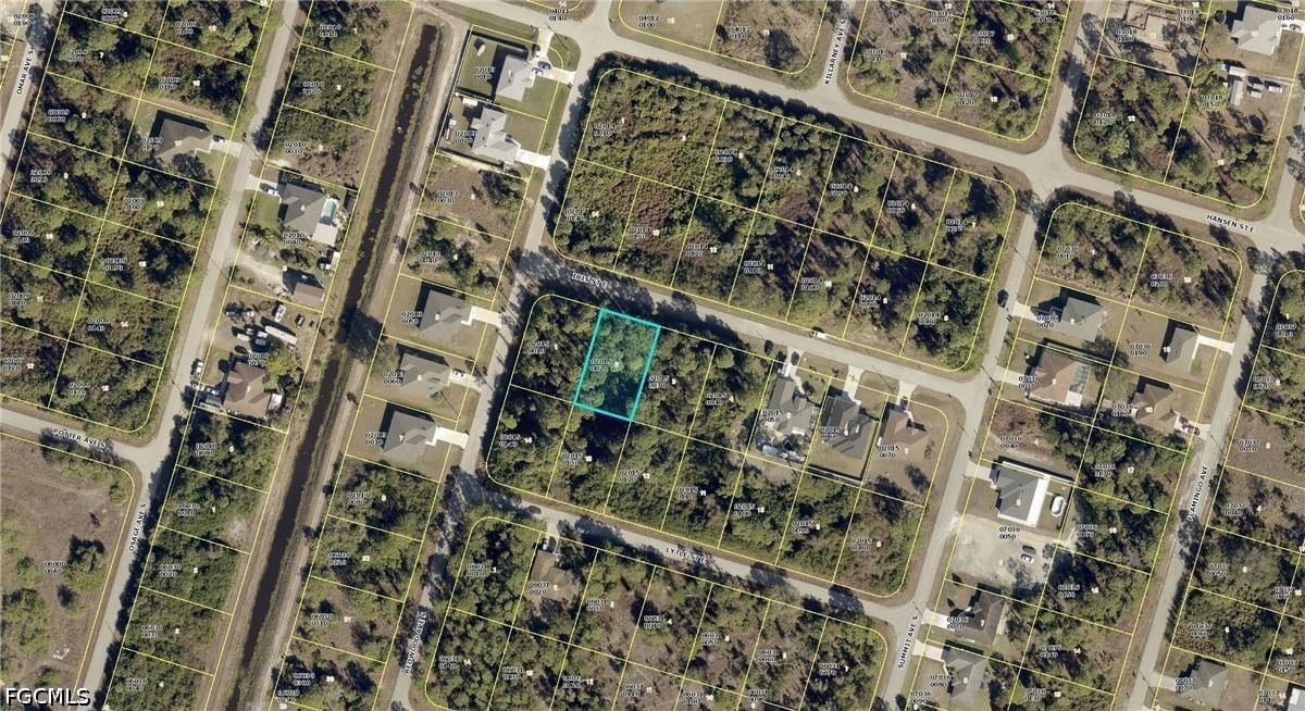 954 Iris Street E, Lehigh Acres, FL 33974 photo 3
