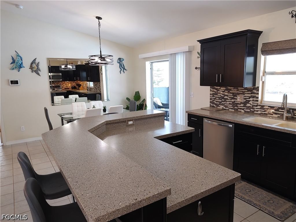 2919 SW 25th Street, Cape Coral, FL 33914 photo 4