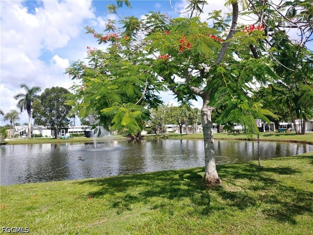 33 Poinsettia Drive, Fort Myers, FL 33905 photo 2
