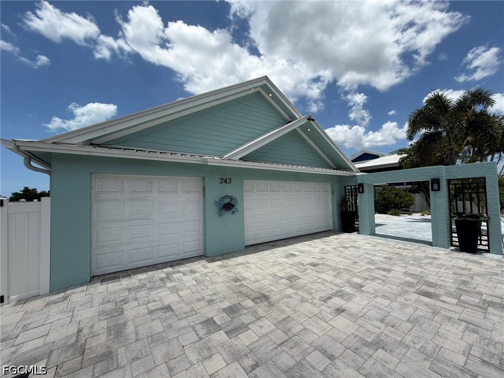 243 Estrellita Drive, Fort Myers Beach, FL 33931 photo 4