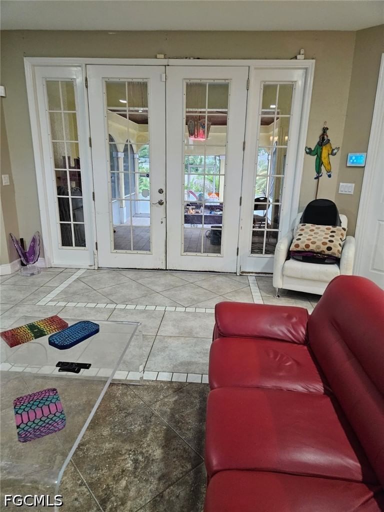 915 Barbara Court, Lehigh Acres, FL 33974 photo 4