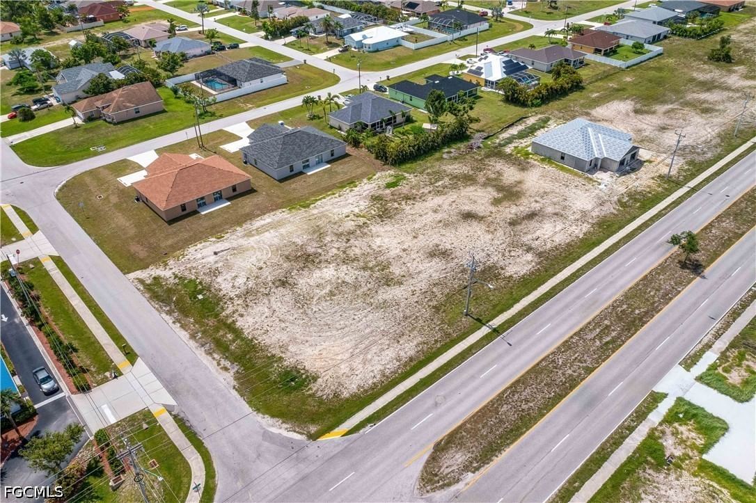 2916 Skyline Boulevard, Cape Coral, FL 33914 photo 2