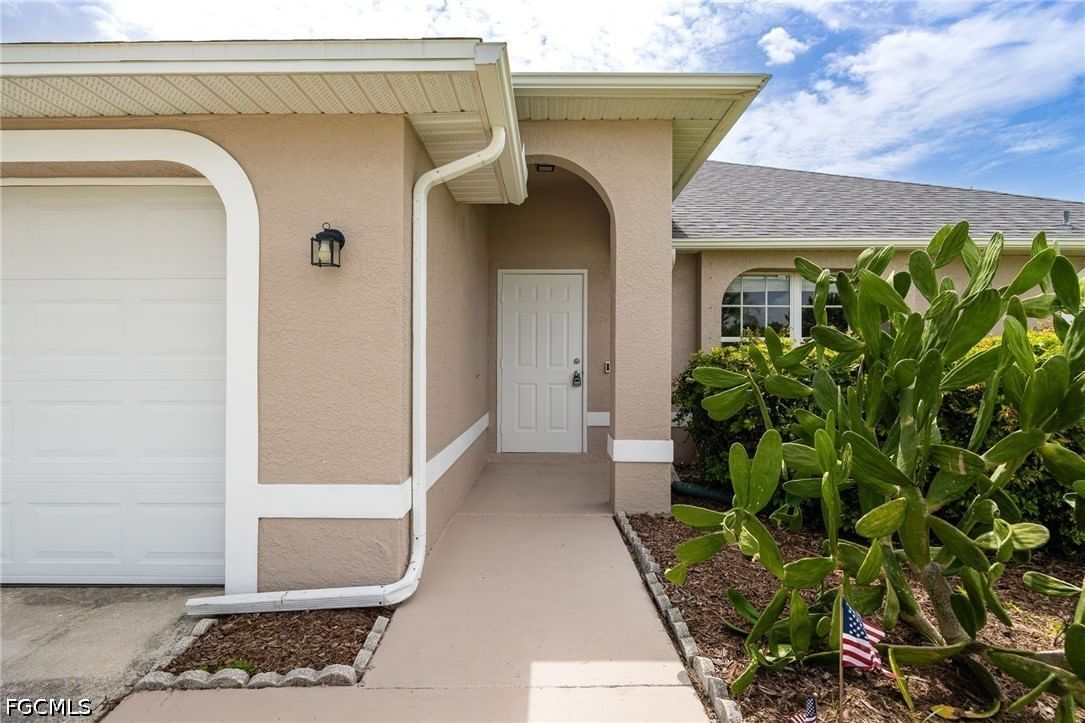 1418 SW 11th Place, Cape Coral, FL 33991 photo 2