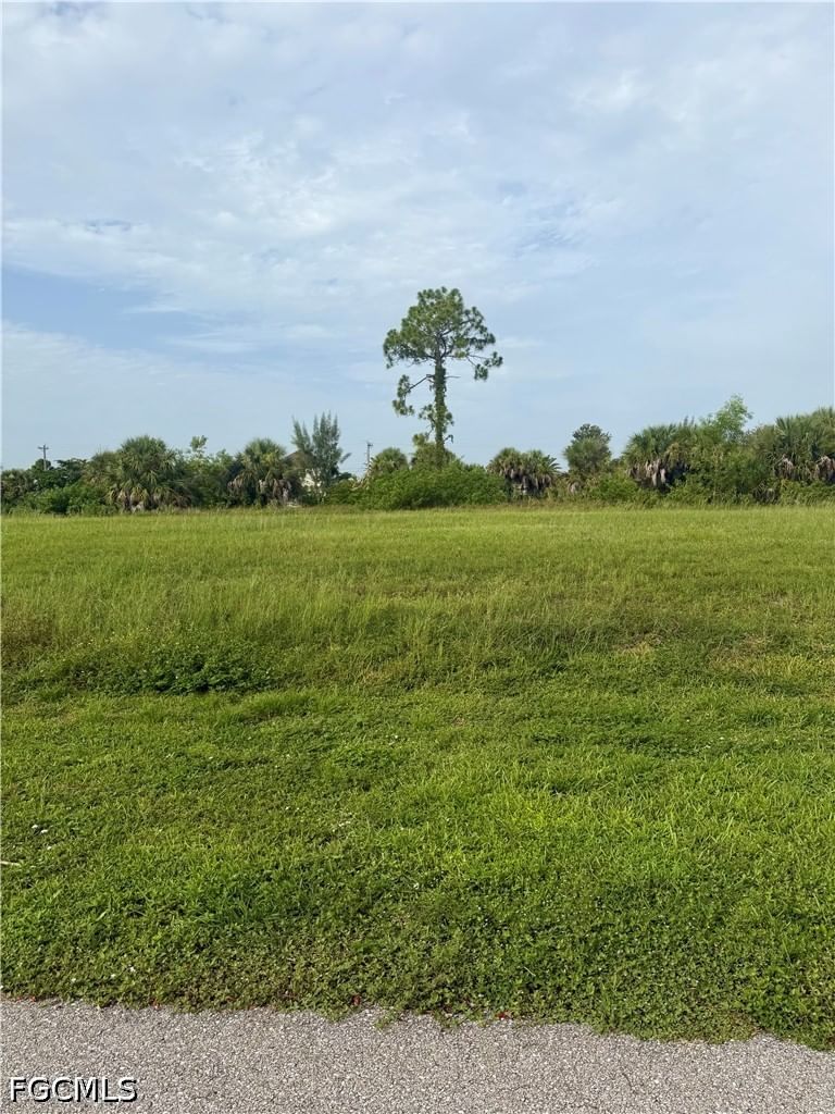 2220 NE 19th Place, Cape Coral, FL 33909 photo 4