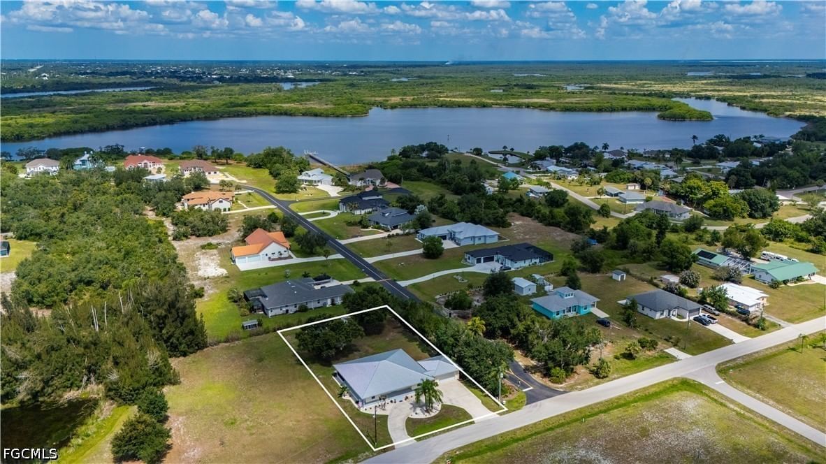 569 Rio Vista Avenue, Punta Gorda, FL 33982 photo 3