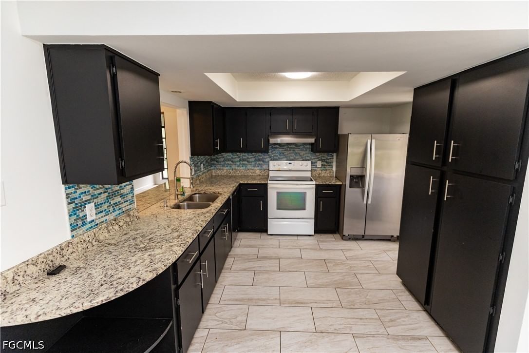 25572 Fenner Circle, Bonita Springs, FL 34135 photo 2