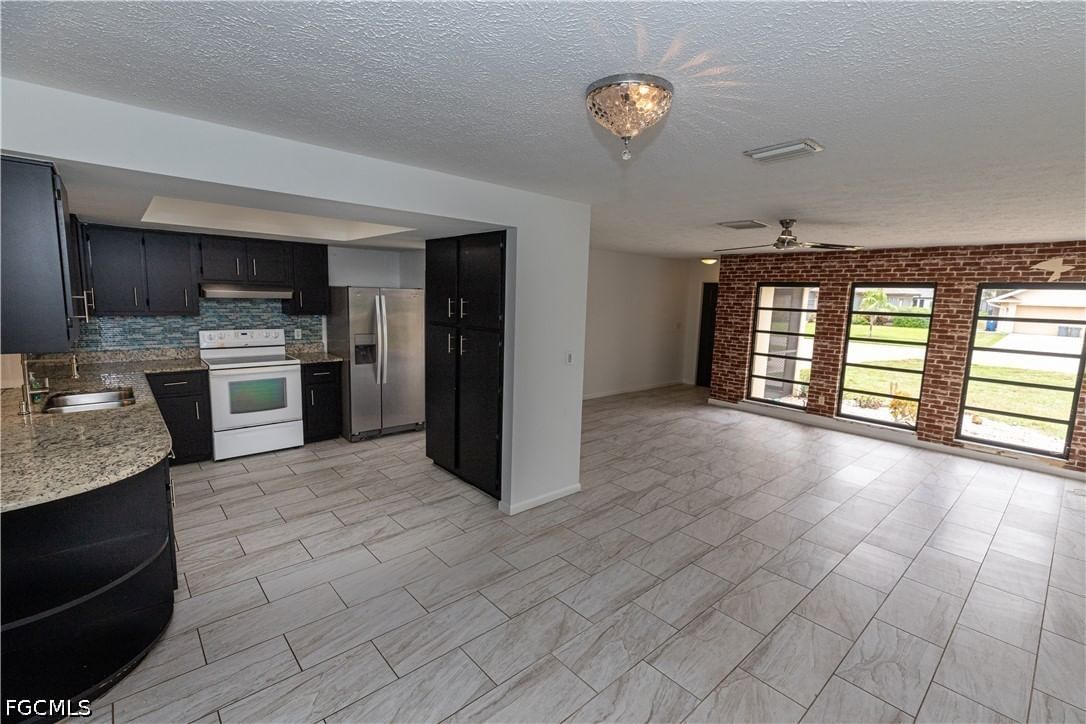 25572 Fenner Circle, Bonita Springs, FL 34135 photo 3