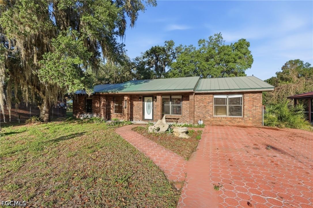 420 Grant Street, Labelle, FL 33935 photo 2
