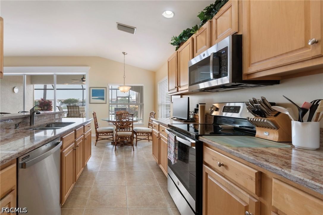 10025 Majestic Avenue, Fort Myers, FL 33913 photo 4
