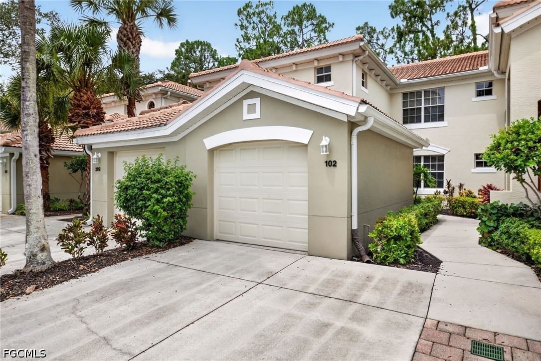 1672 Tarpon Bay Drive S #102, Naples, FL 34119 photo 2