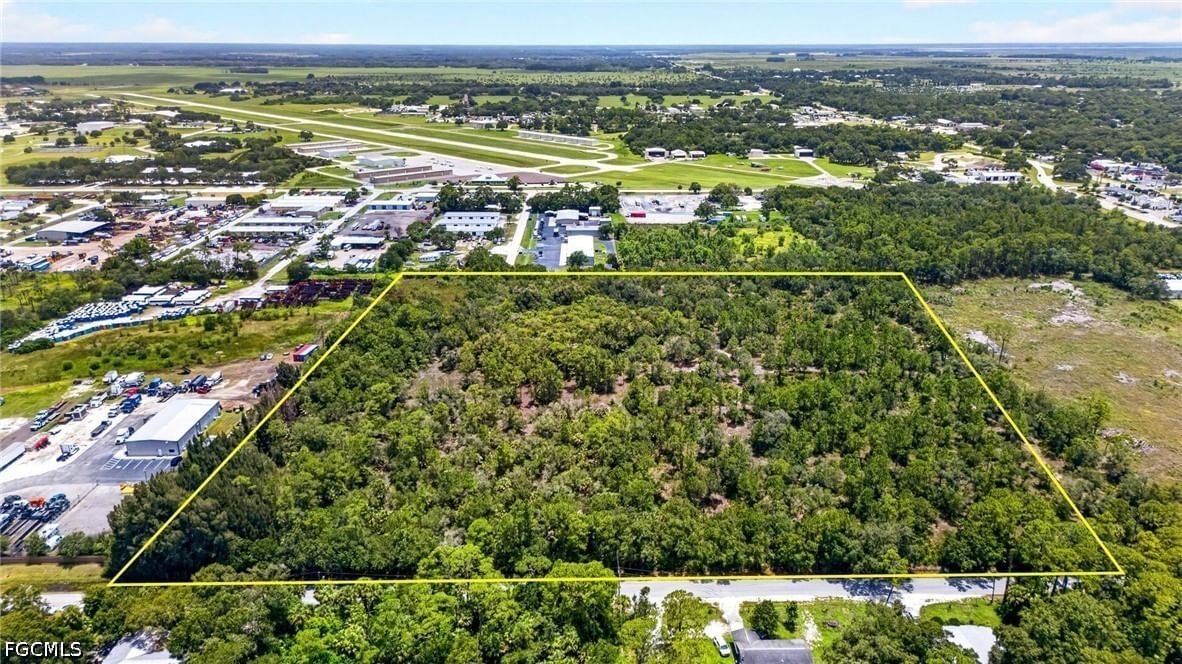 E Lincoln Avenue, Labelle, FL 33935