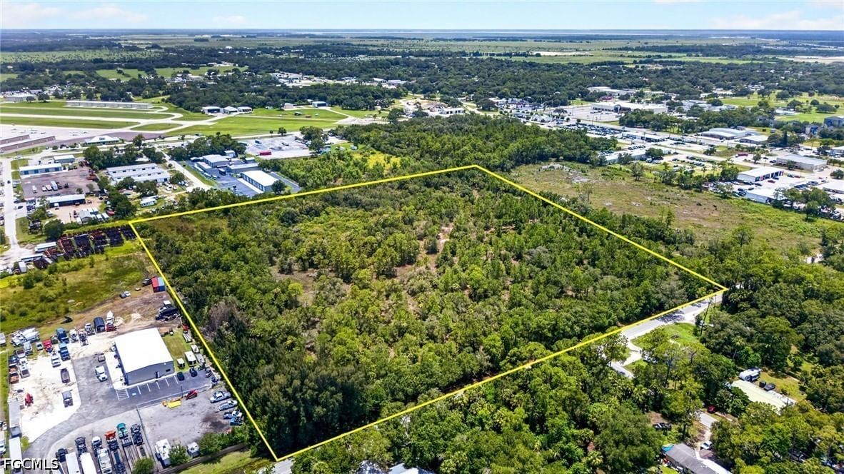E Lincoln Avenue, Labelle, FL 33935 photo 2