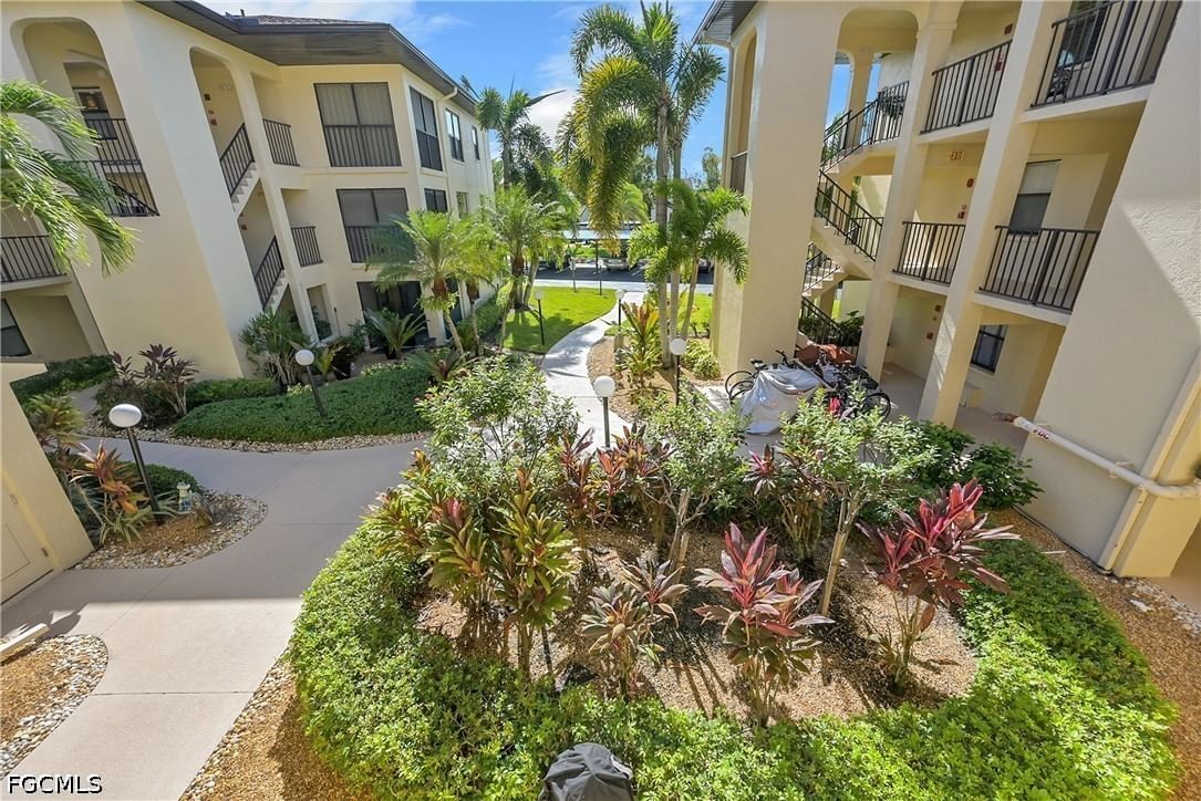 8474 Charter Club Circle #13, Fort Myers, FL 33919 photo 3
