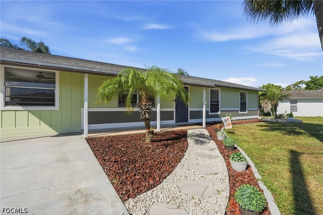 19368 Coraltree Court, Lehigh Acres, FL 33936 photo 2