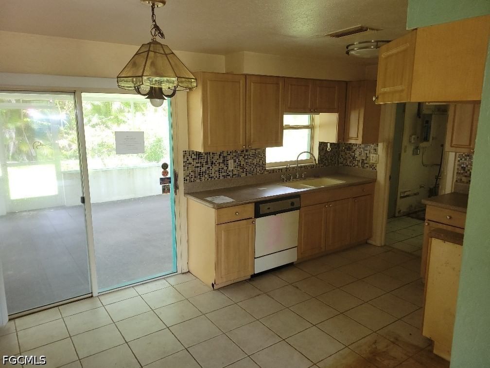 6683 E Tropicana Drive, Fort Myers, FL 33919 photo 2