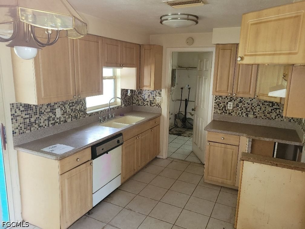 6683 E Tropicana Drive, Fort Myers, FL 33919 photo 3