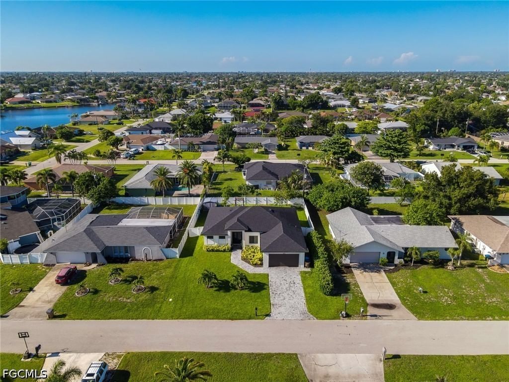 920 SE 15th Terrace, Cape Coral, FL 33990 photo 2