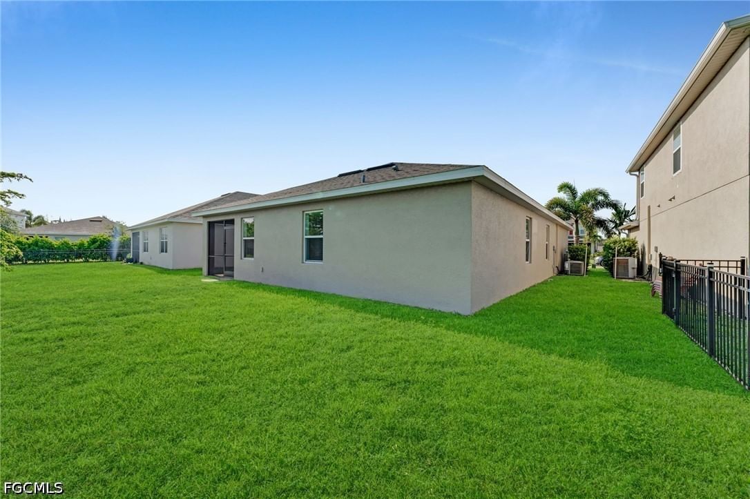 3477 Acapulco Circle, Cape Coral, FL 33909 photo 3
