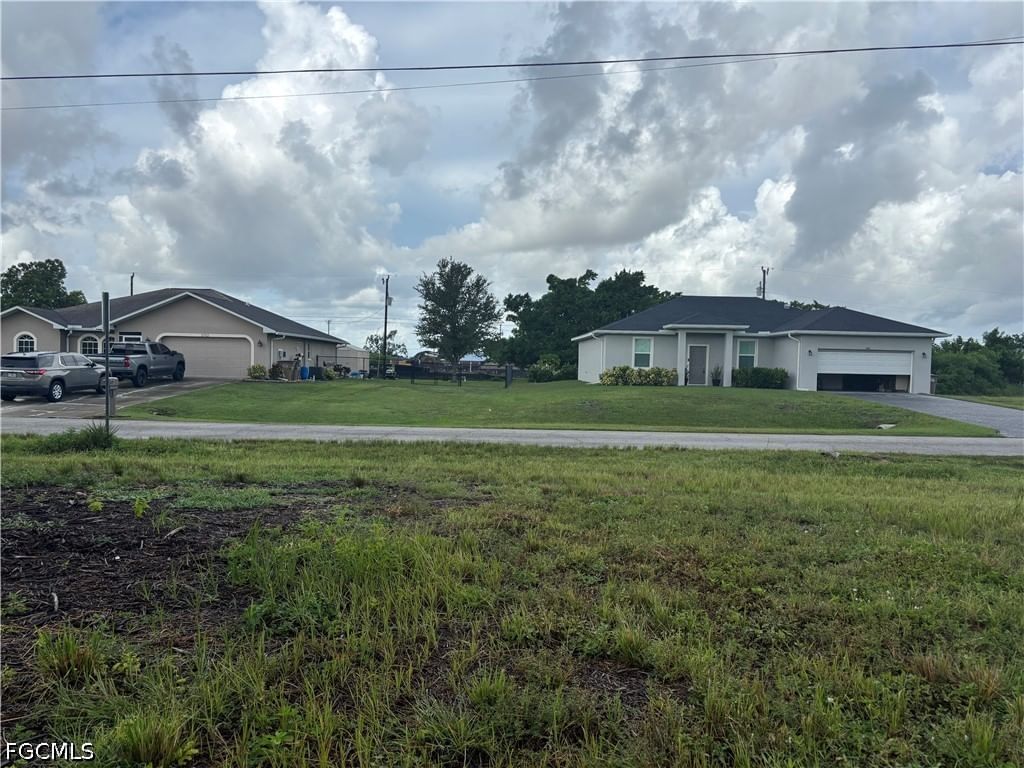 2155 NE 20th Lane, Cape Coral, FL 33909 photo 2