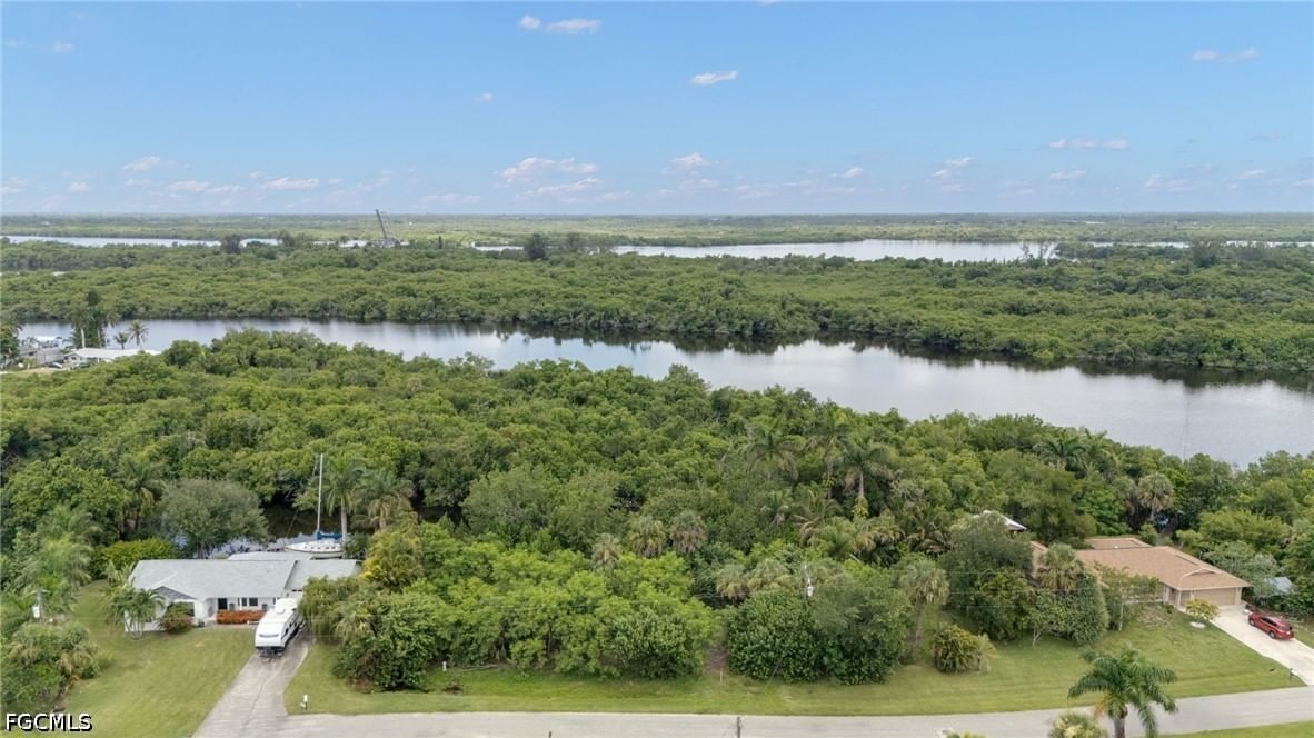 315 Shore Drive, Fort Myers, FL 33905 photo 2