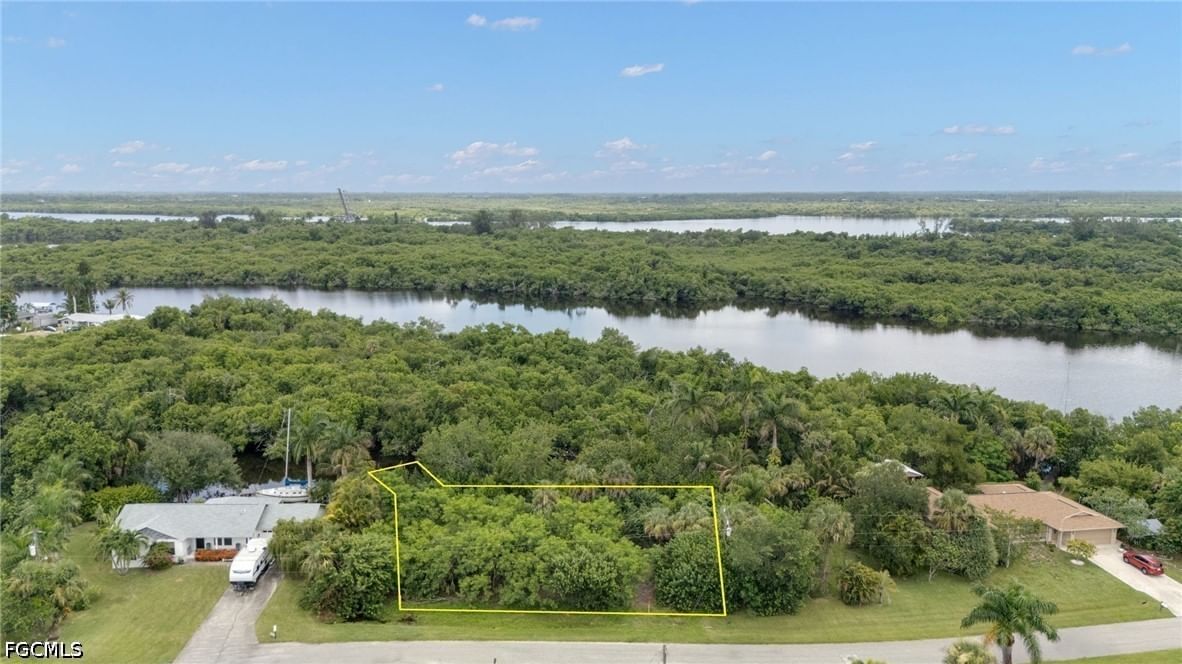 315 Shore Drive, Fort Myers, FL 33905 photo 3