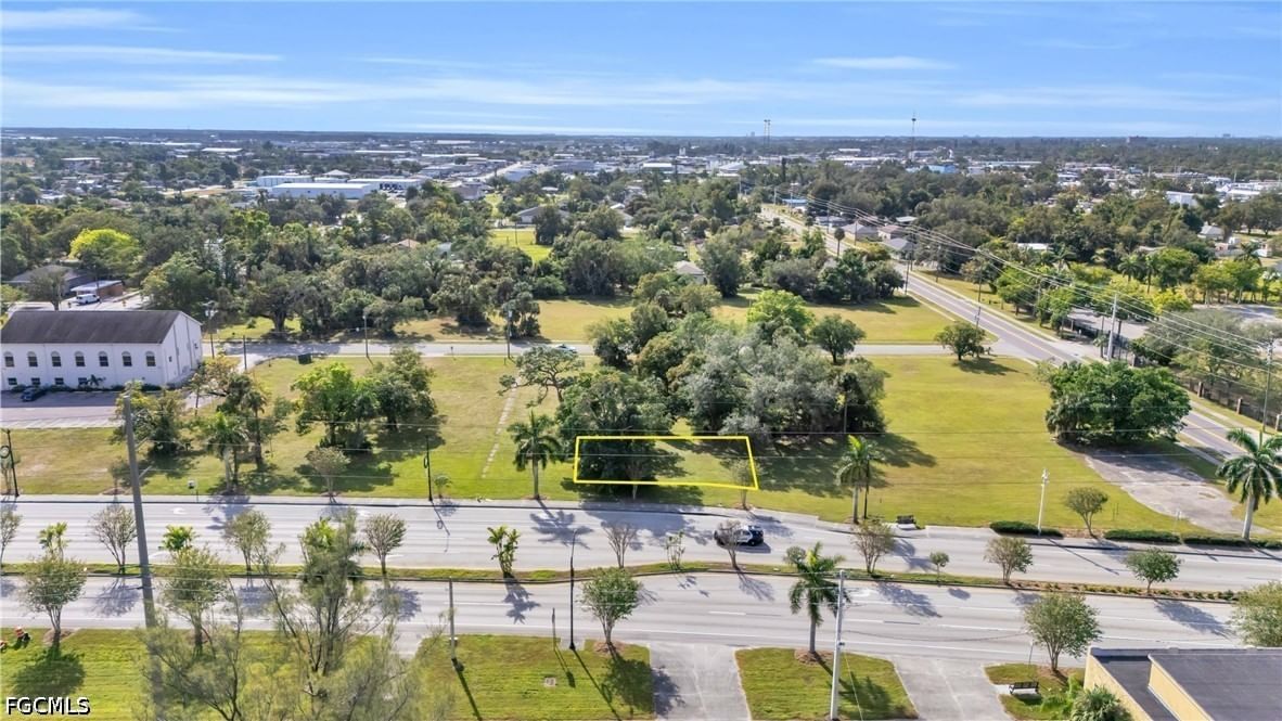 2726 Dr Martin Luther King Jr Boulevard, Fort Myers, FL 33916 photo 2