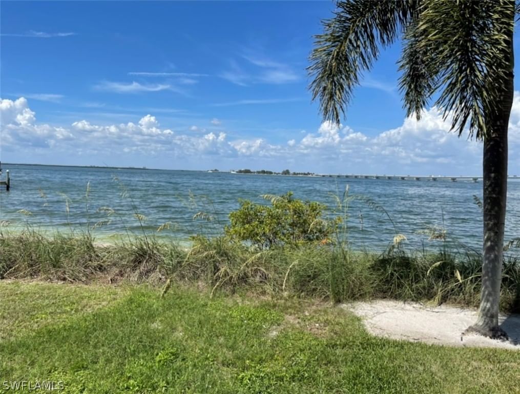 1028 Bayview Drive, Sanibel, FL 33957 photo 2