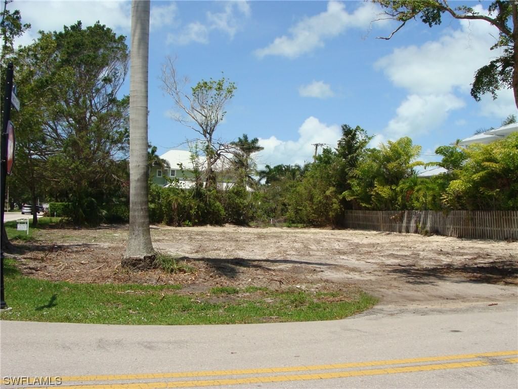 695 Broad Avenue S, Naples, FL 34102 photo 4