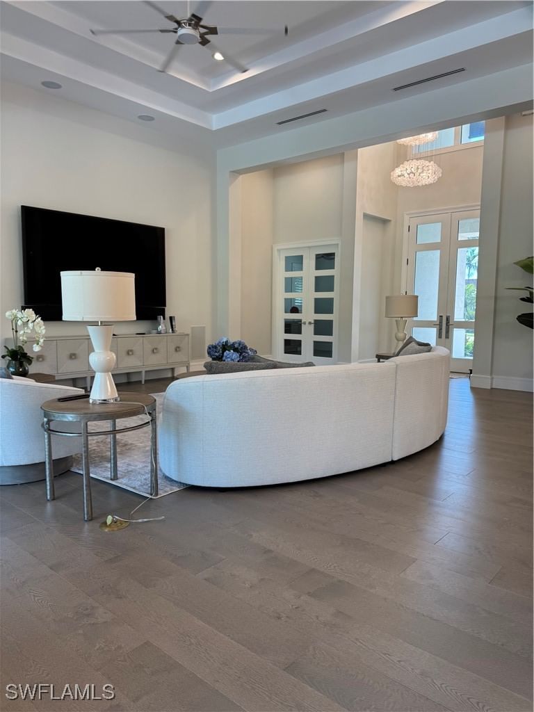 569 Neapolitan Way, Naples, FL 34103 photo 3