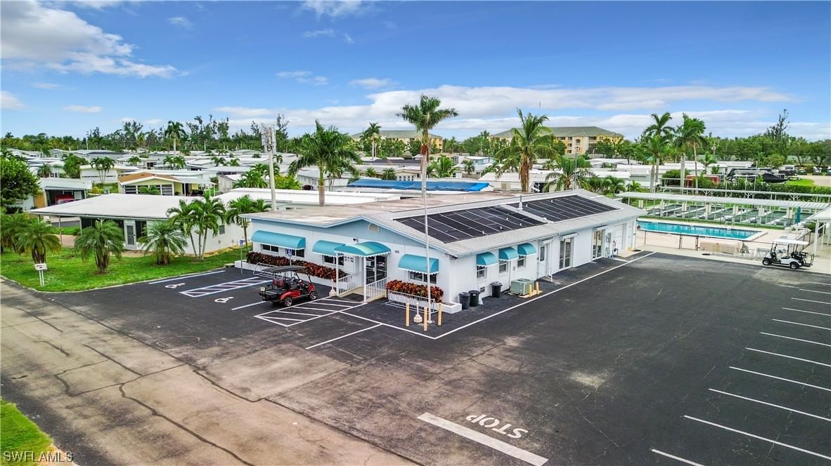 211 Derwent Boulevard, Fort Myers, FL 33908 photo 4