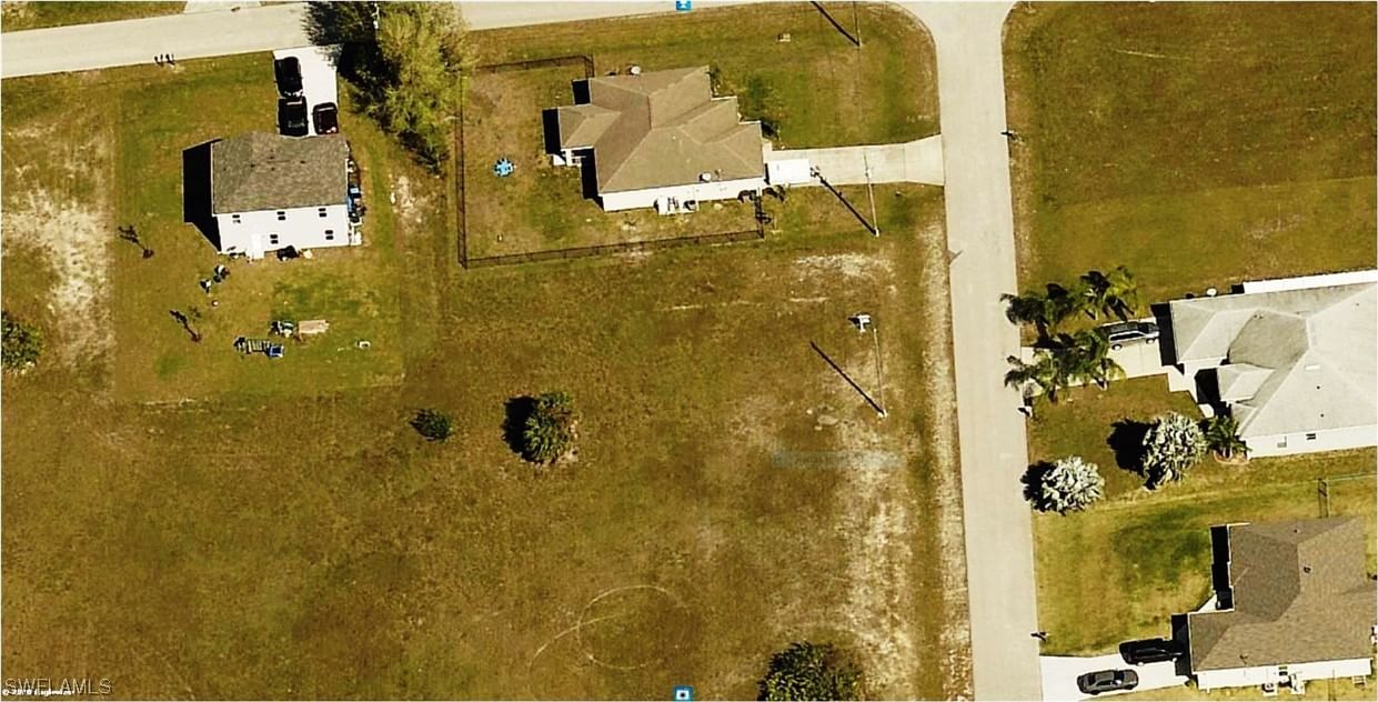 2828 NE 1st Place, Cape Coral, FL 33909 photo 2