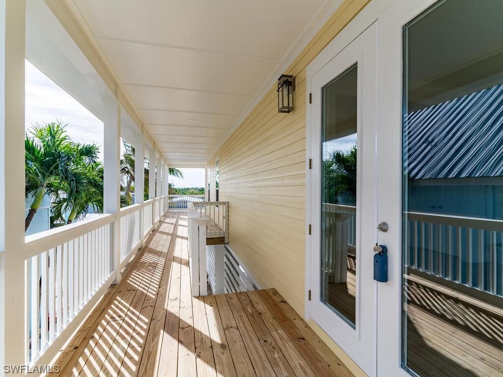 542 Coconut Avenue, Goodland, FL 34140 photo 2