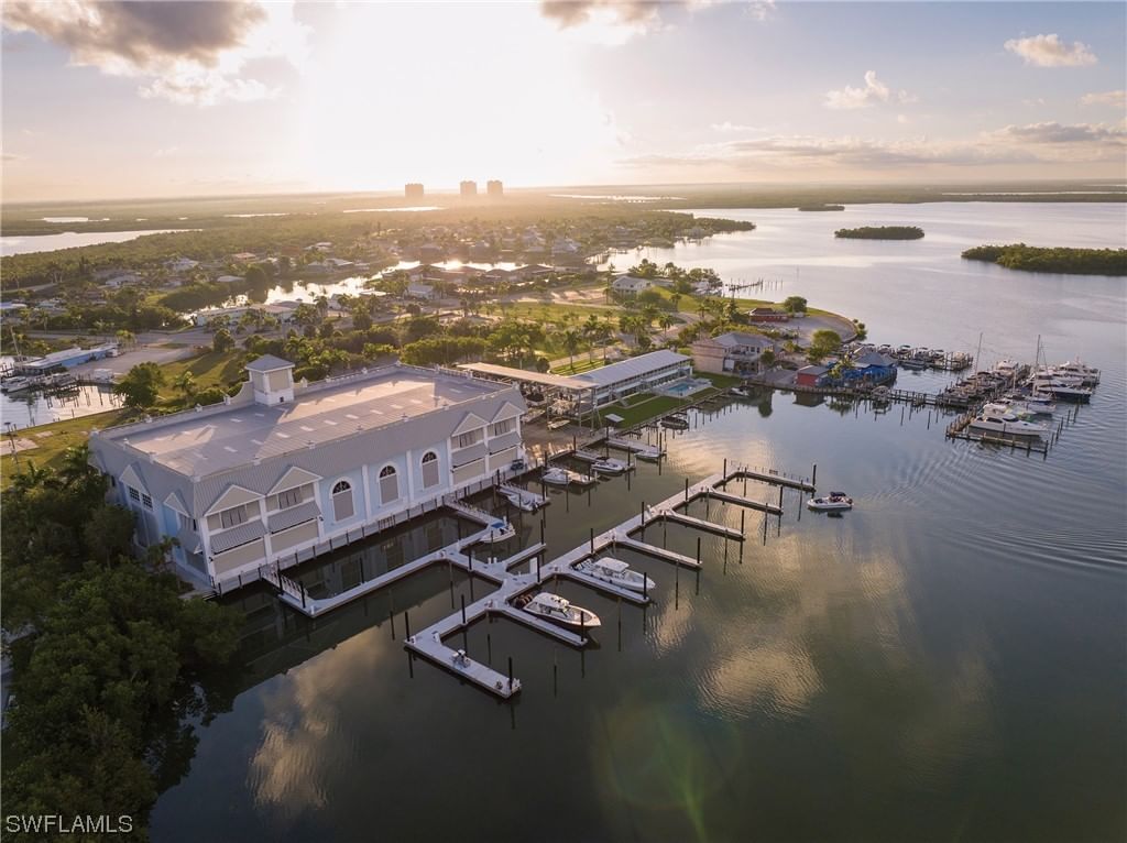 250 Capri Boulevard, Naples, FL 34113 photo 2